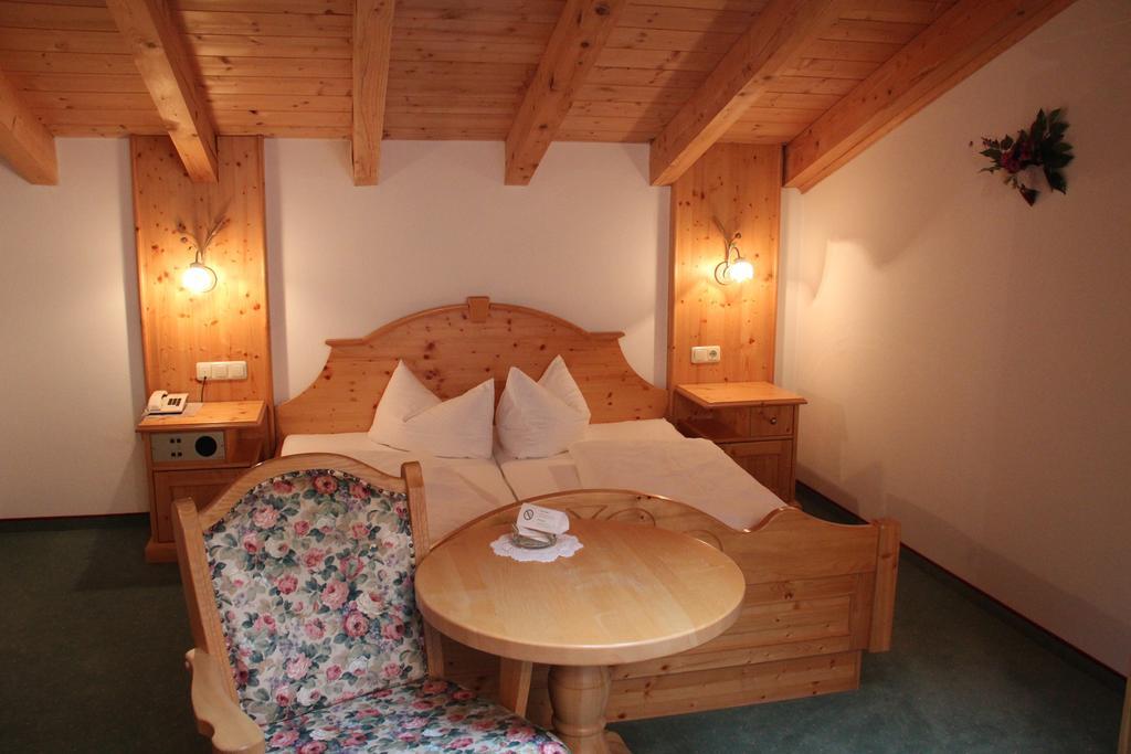 Hotel Winklerhof Holzgau Cameră foto